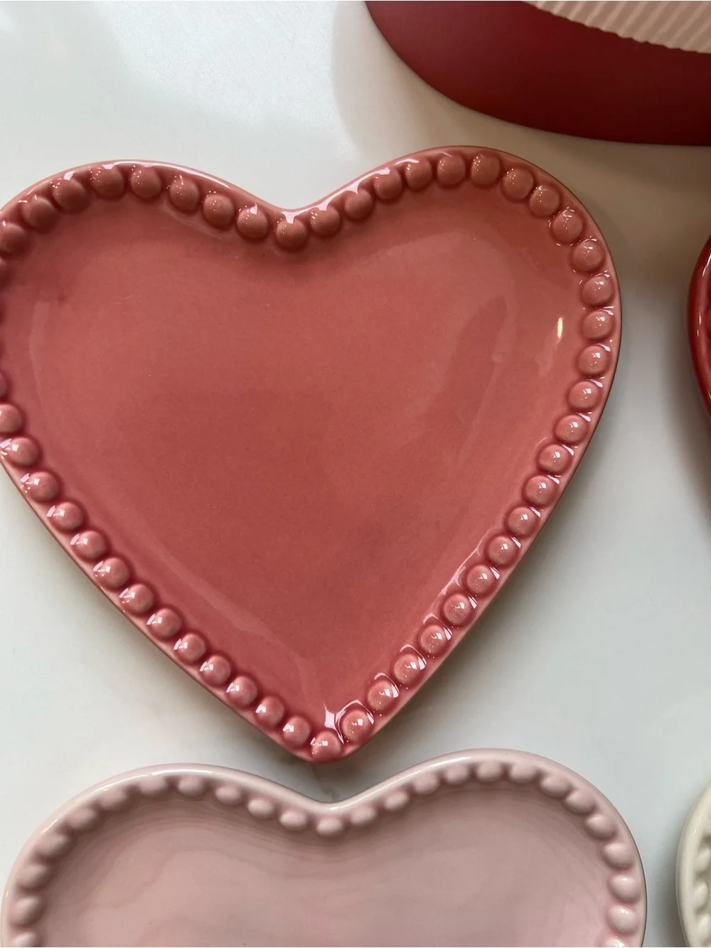 Williams Sonoma Heart Shaped Ceramic Dessert Plates (4) in original box - Picture 6 of 9
